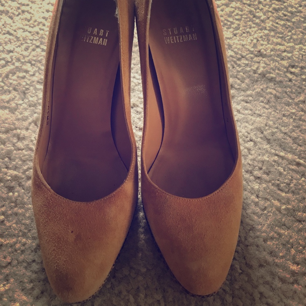 Stuart Weitzman light brown suede pumps